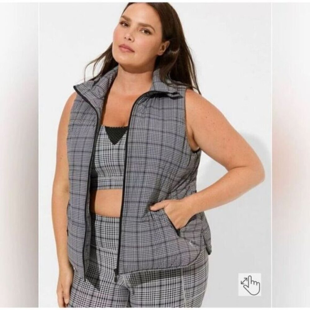 Torrid Active Light Weight Puffer Vest Size 3 Plaid Grey Zip Up Stretch Nylon Po